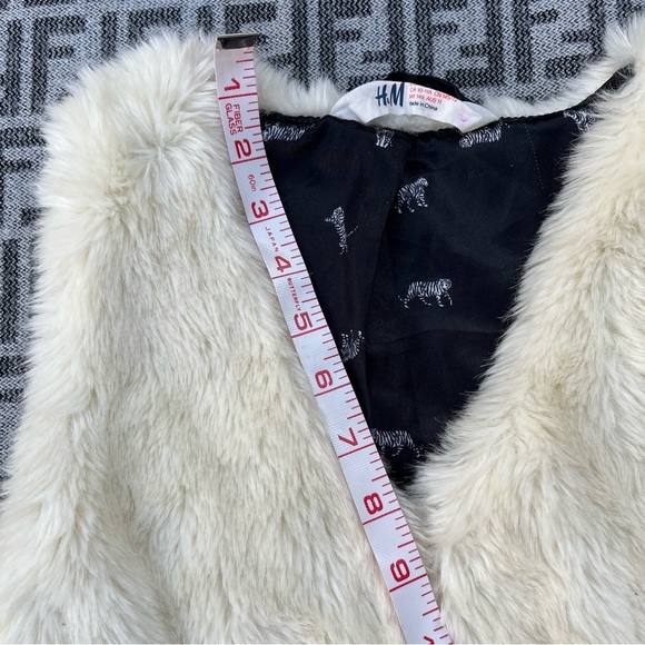 H&M Faux Fur Snap Front Vest - Ivory/Cream - 10/11Y - Picture 9 of 12